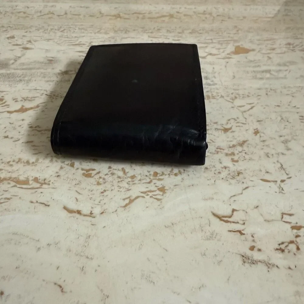 Black leather Men’s bifold wallet Mclean leather center *please read description